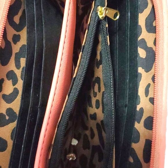 Jessica Simpson Peach Ruched Wallet - Picture 6 of 7